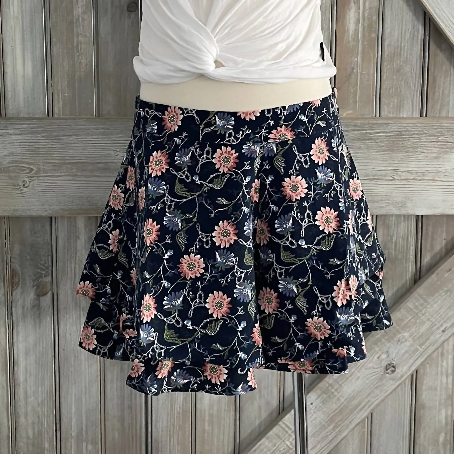 Girl's Ruffle Floral Shorts In Navy