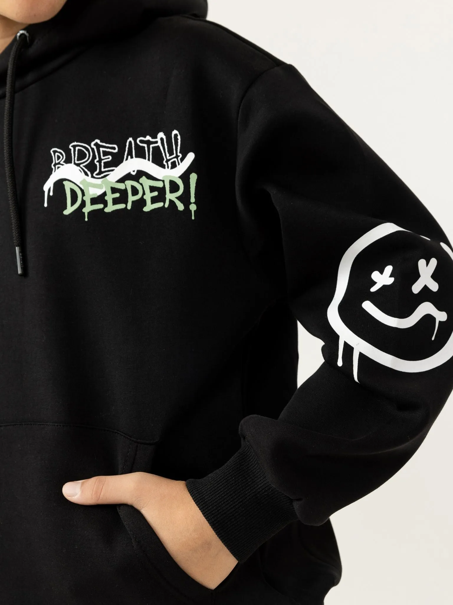 GRAPHIC FASHION HOODIE