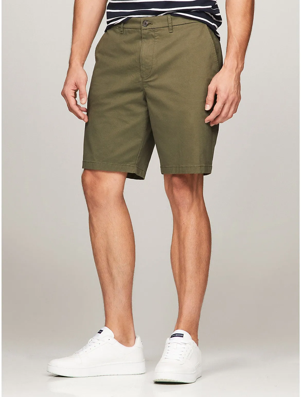 Tommy Hilfiger Men's Straight Fit Twill 9" Chino Short